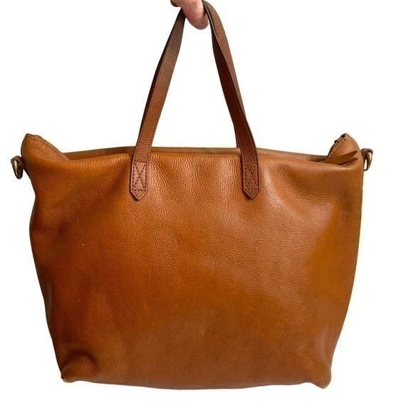 Madewell Handbags - Madewell weathered brown leather tote bag